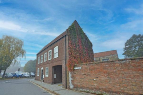 Chapel Houses, A collection of three townhouses A central collection that sleeps 10